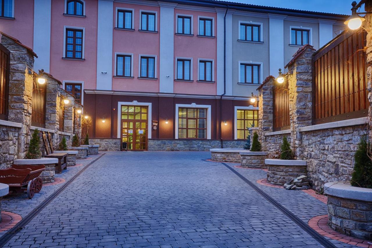 Taras Bulba Hotel Kamianets-Podilskyi Exterior foto